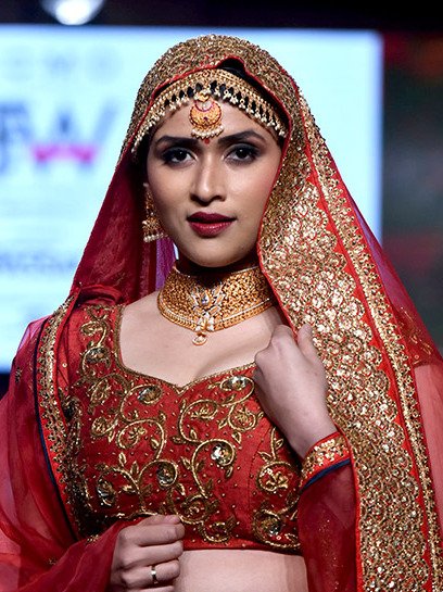 मन्नारा चोपड़ा (जन्म नाम: बार्बी हांडा / Mannara Chopra)